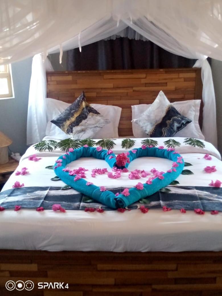 Amanya 3-Bedroom Hut Amboseli Bagian luar foto